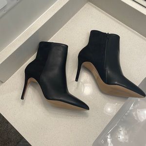 Aldo black 3 inch heal bootie. Suede backs, see photos. Worn 1 time